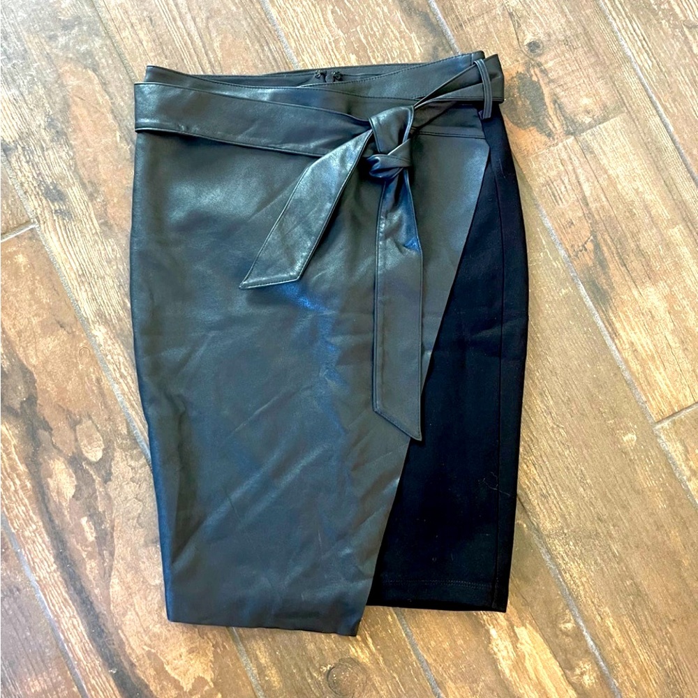 Bailey 44 / Aritzia Faux Leather Skirt